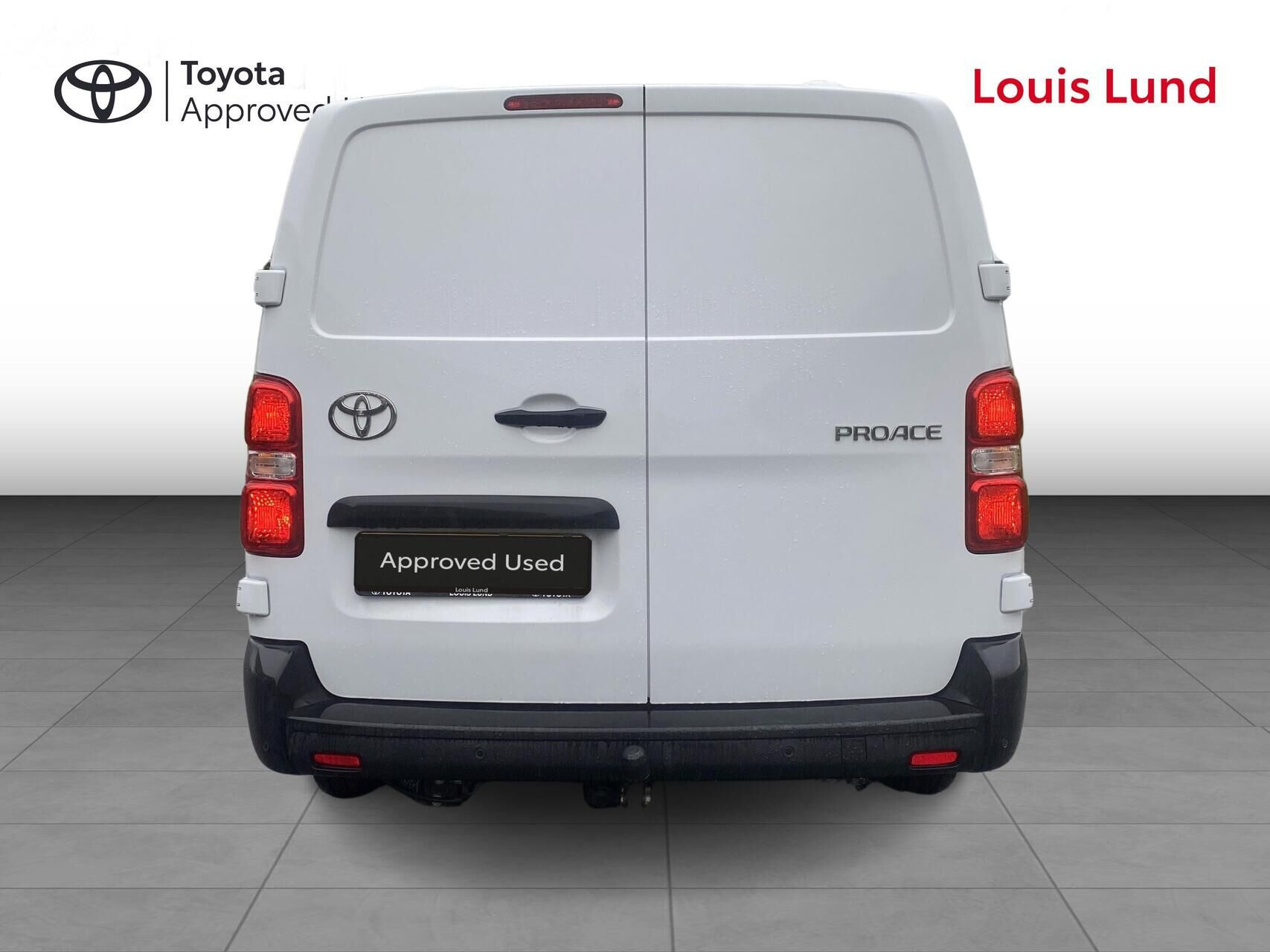 Hvid Toyota ProAce fra 2025