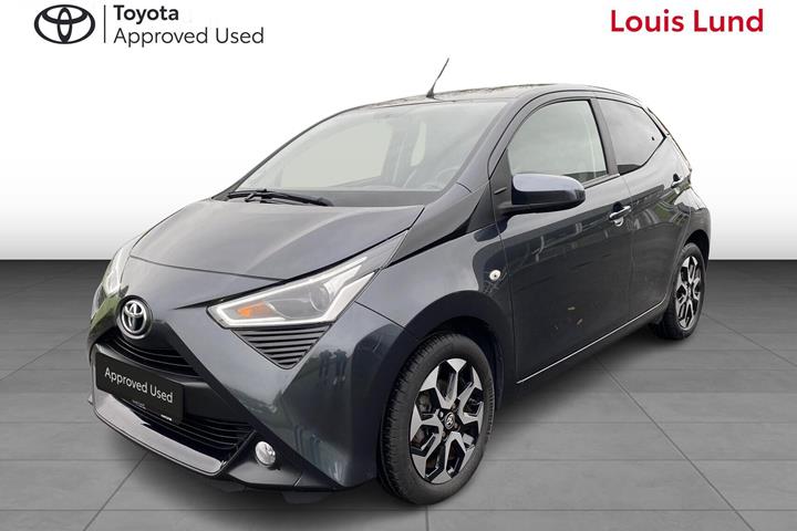 Grå Toyota Aygo fra 2021 set udefra