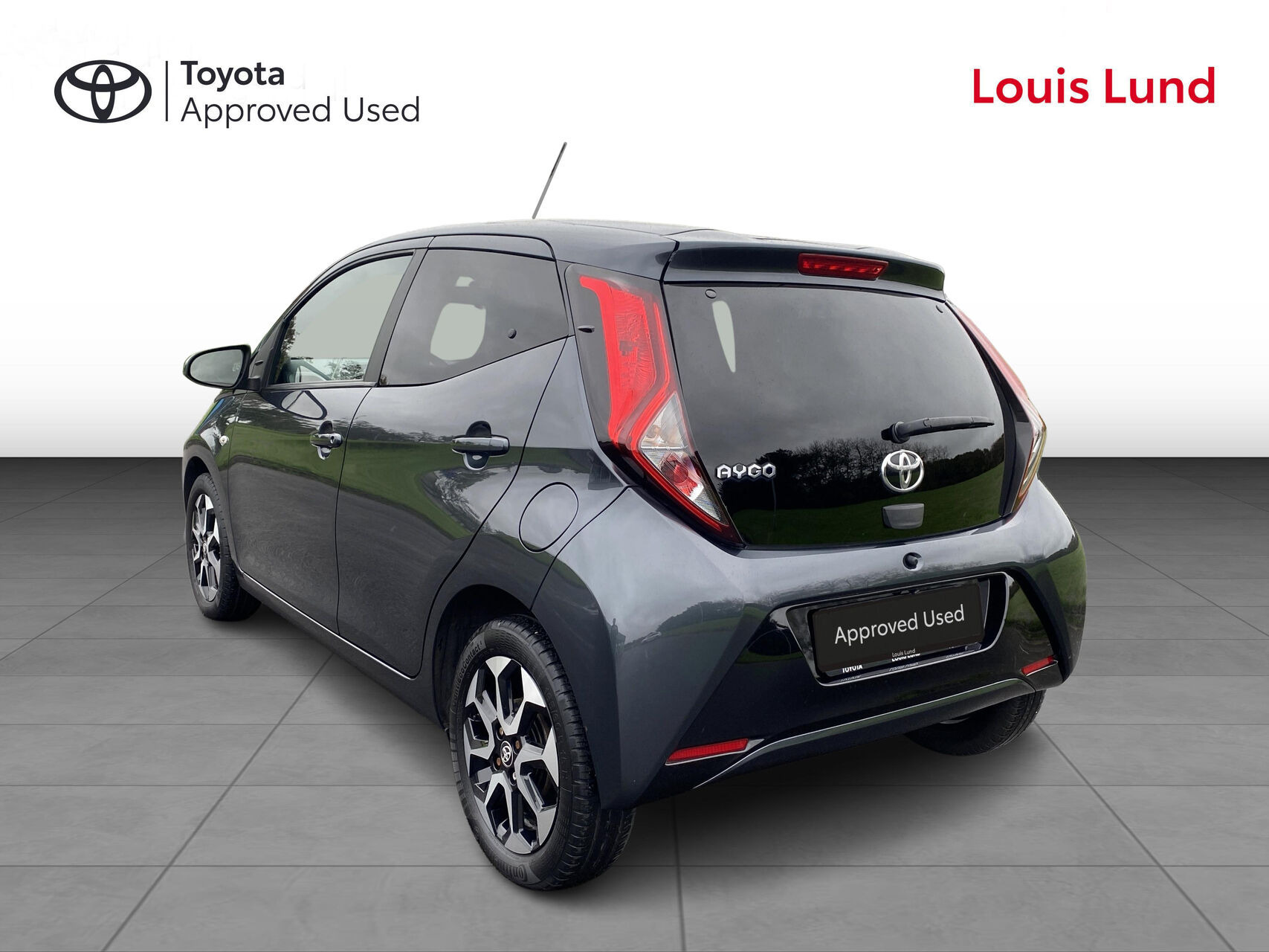 Grå Toyota Aygo fra 2021