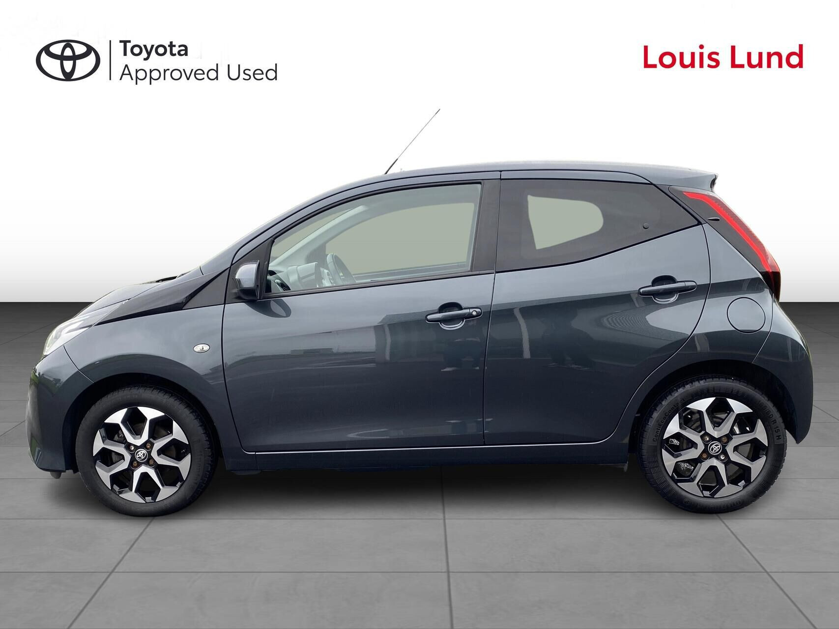 Grå Toyota Aygo fra 2021