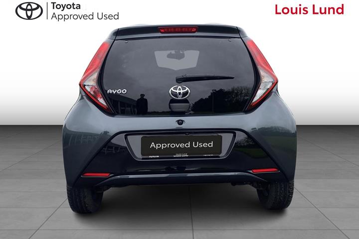Grå Toyota Aygo fra 2021