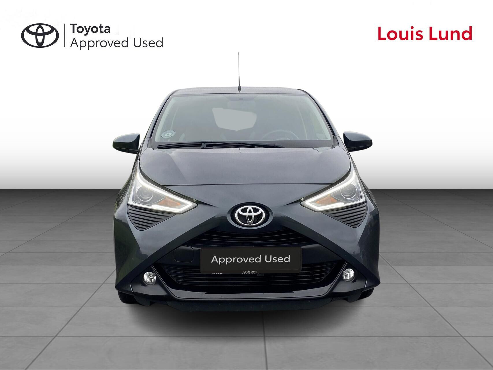 Grå Toyota Aygo fra 2021