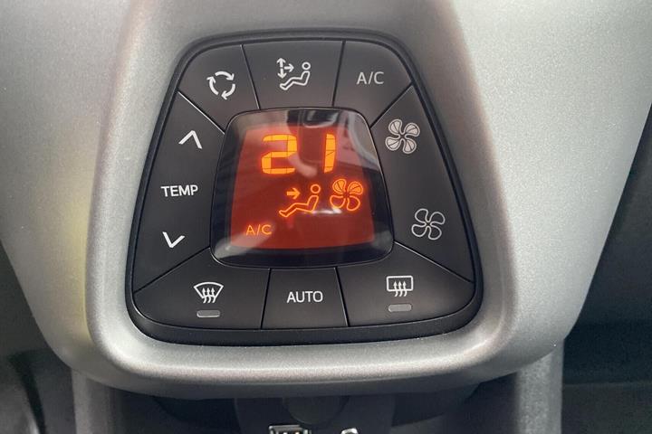 Grå Toyota Aygo fra 2021