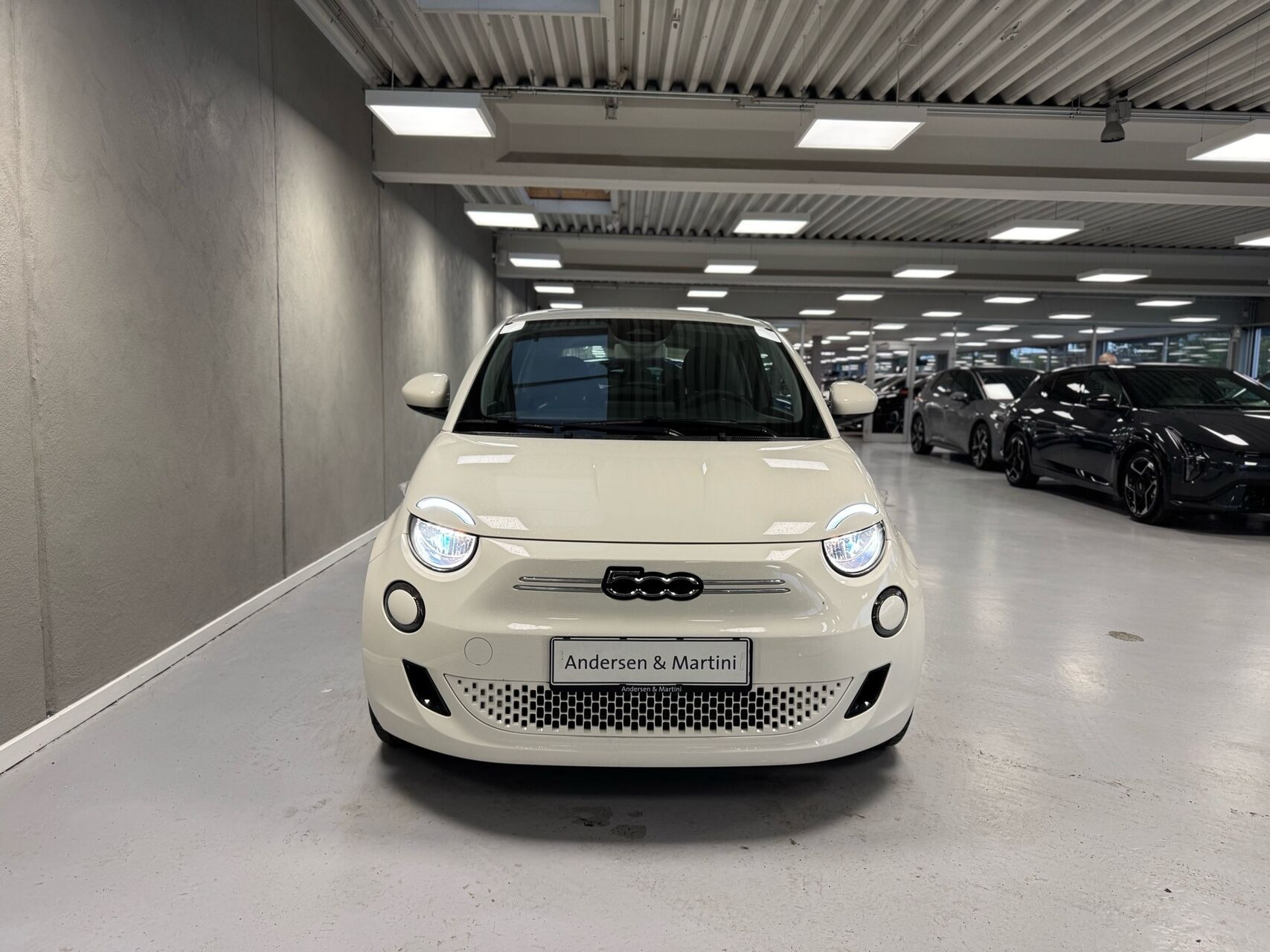 Hvid Fiat 500e fra 2023
