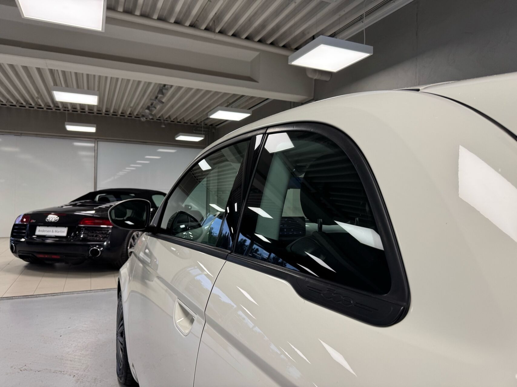 Hvid Fiat 500e fra 2023