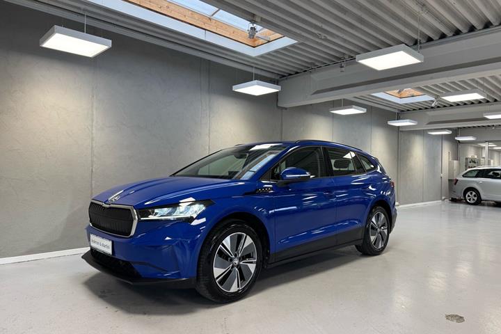 Blå Skoda Enyaq fra 2023