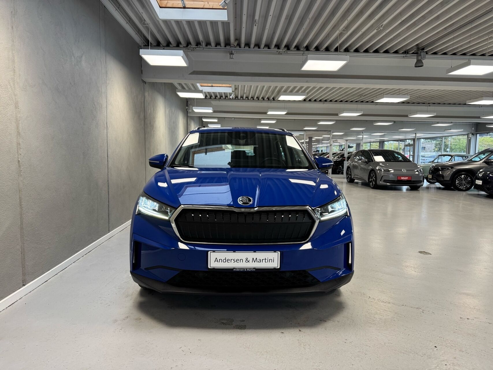Blå Skoda Enyaq fra 2023