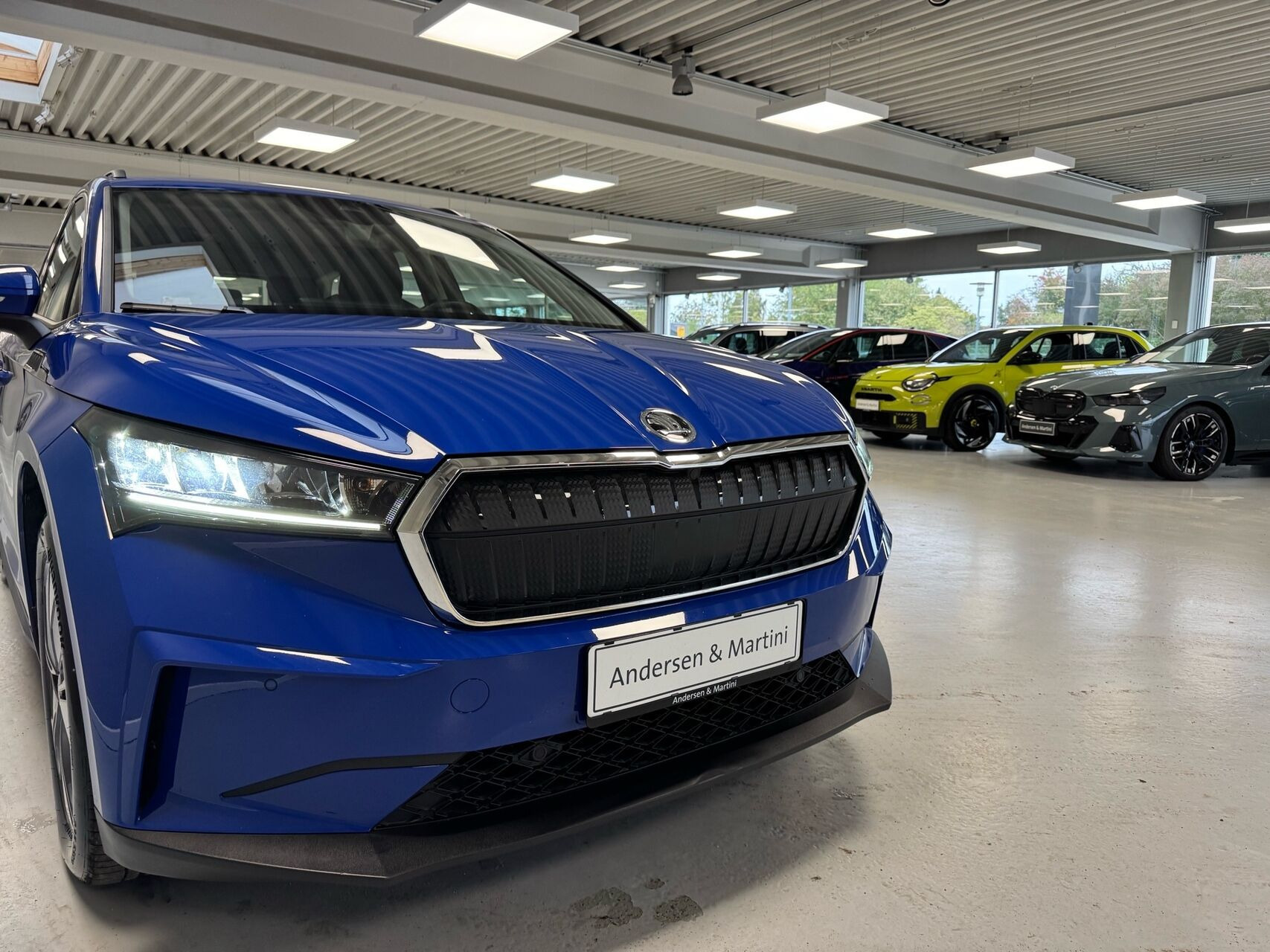 Blå Skoda Enyaq fra 2023