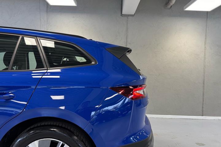 Blå Skoda Enyaq fra 2023