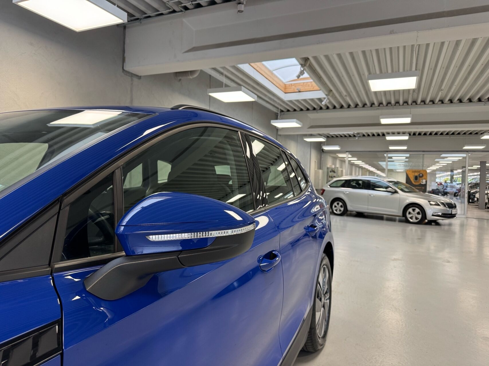 Blå Skoda Enyaq fra 2023