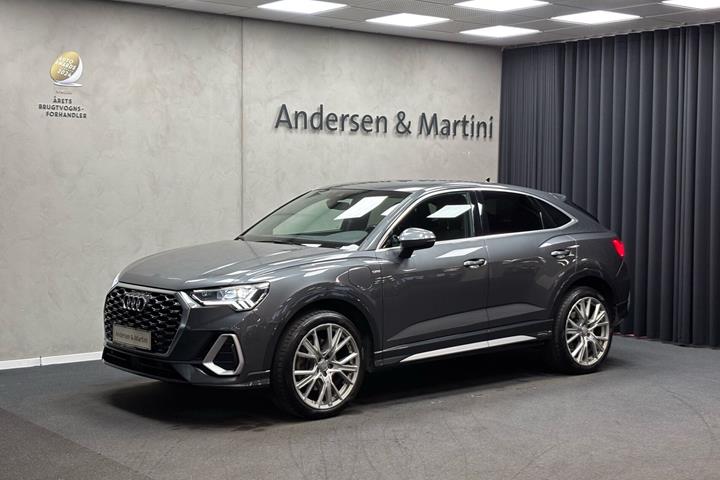 Grå Audi Q3 fra 2022