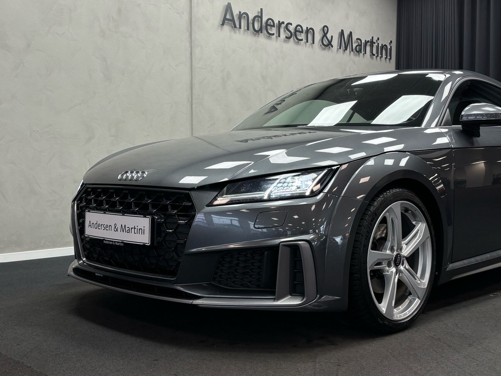 Grå Audi TT fra 2021