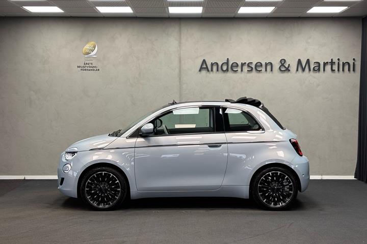 Blå Fiat 500e fra 2024
