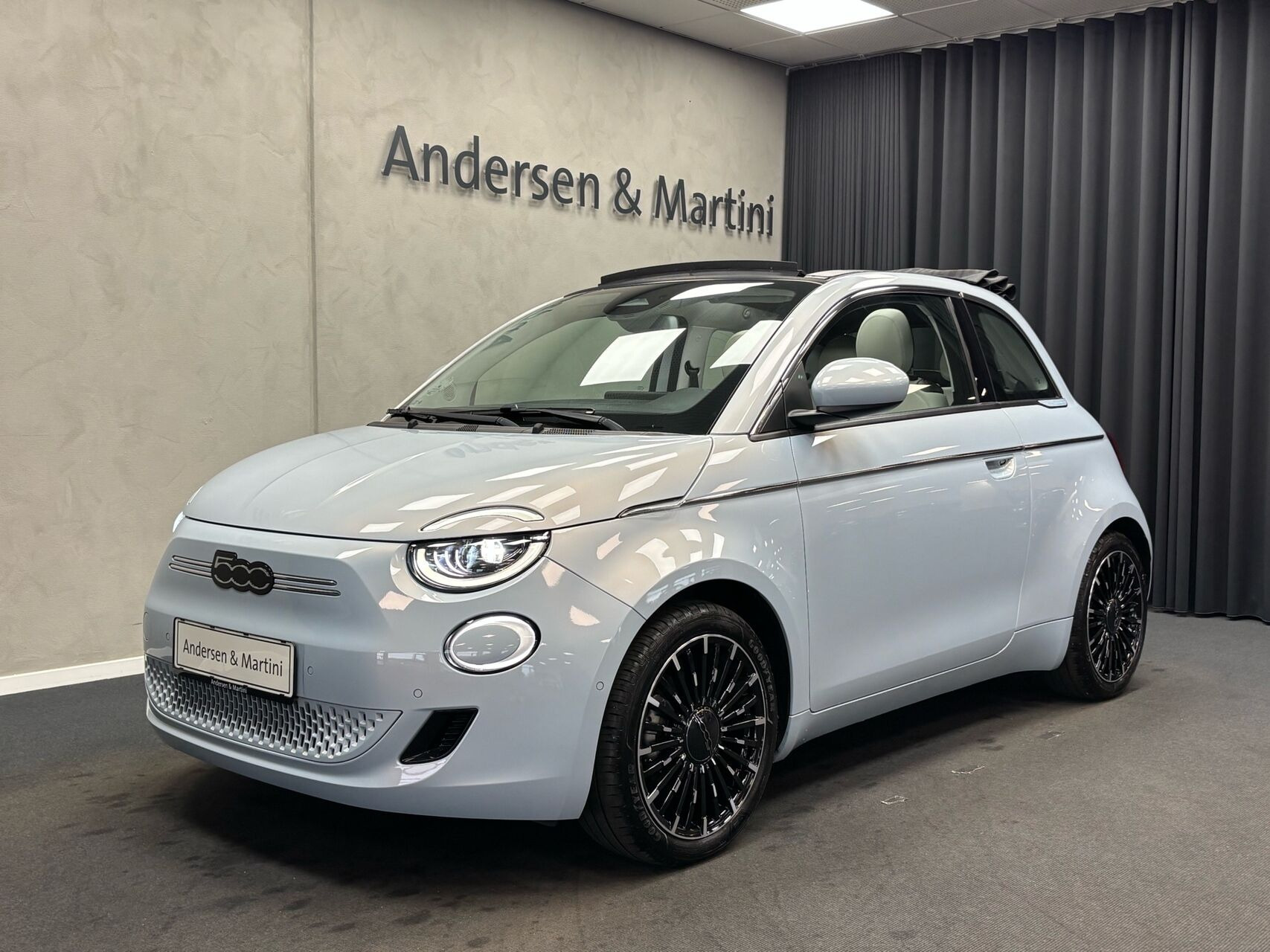 Blå Fiat 500e fra 2024