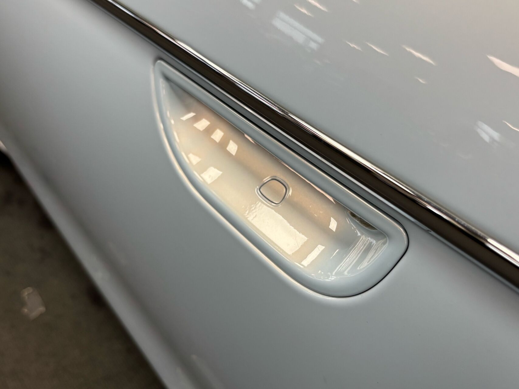 Blå Fiat 500e fra 2024
