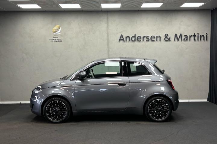 Grå Fiat 500e fra 2024