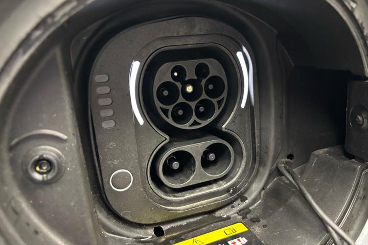 Grå Fiat 500e fra 2024