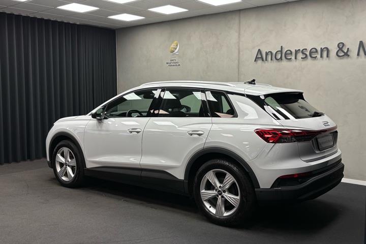 Hvid Audi Q4 fra 2022