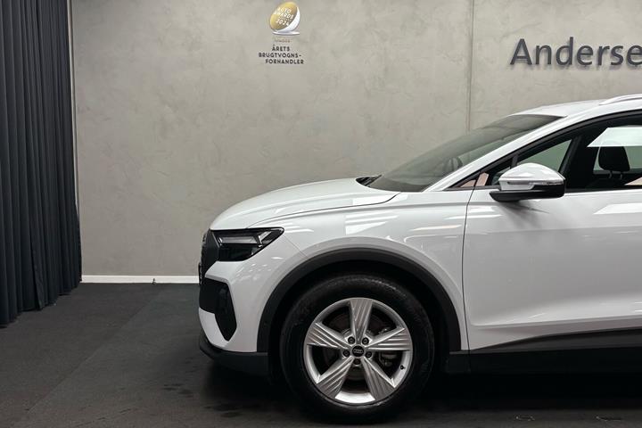 Hvid Audi Q4 fra 2022