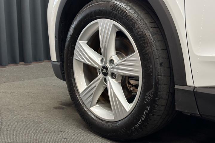 Hvid Audi Q4 fra 2022