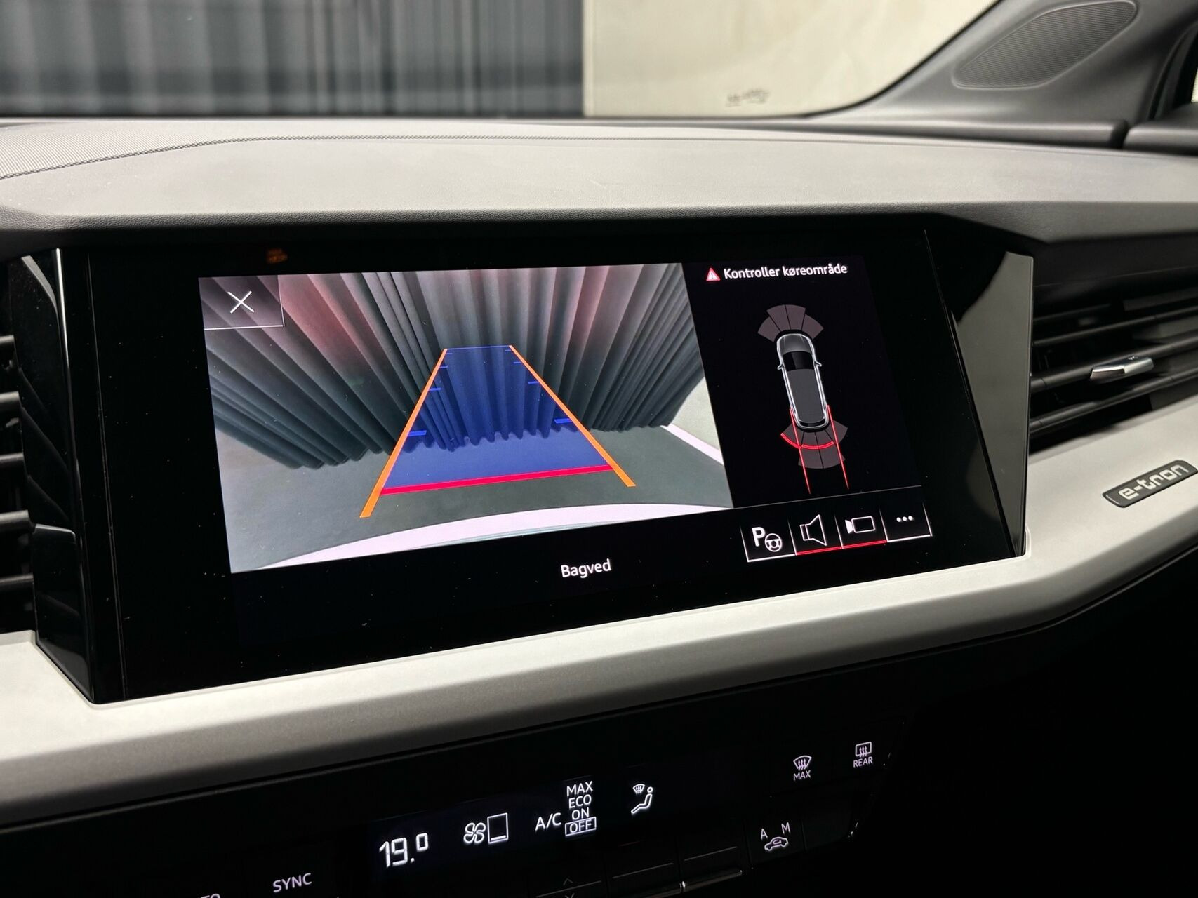 Hvid Audi Q4 fra 2022