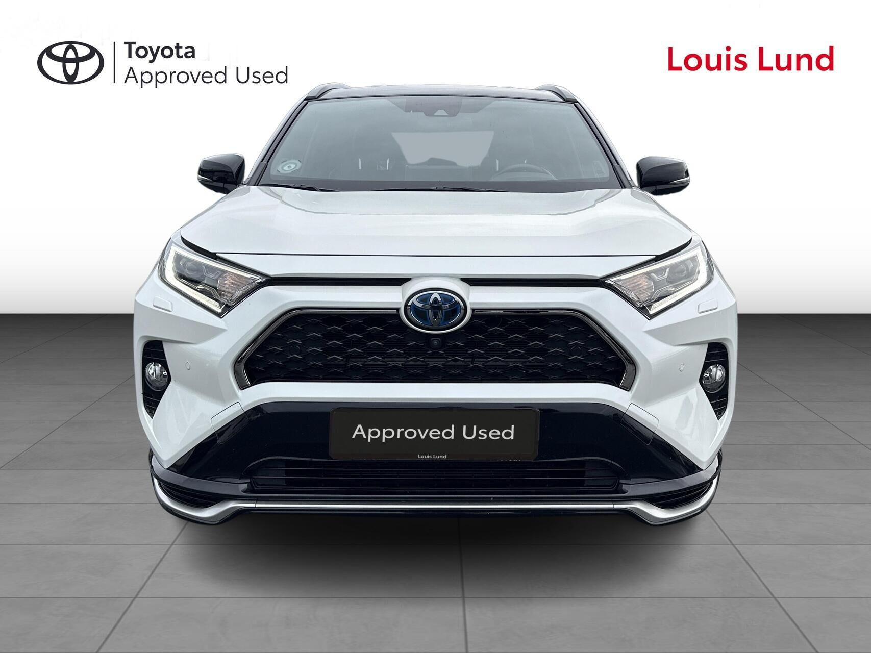 Hvid Toyota RAV4 Plug-in fra 2021
