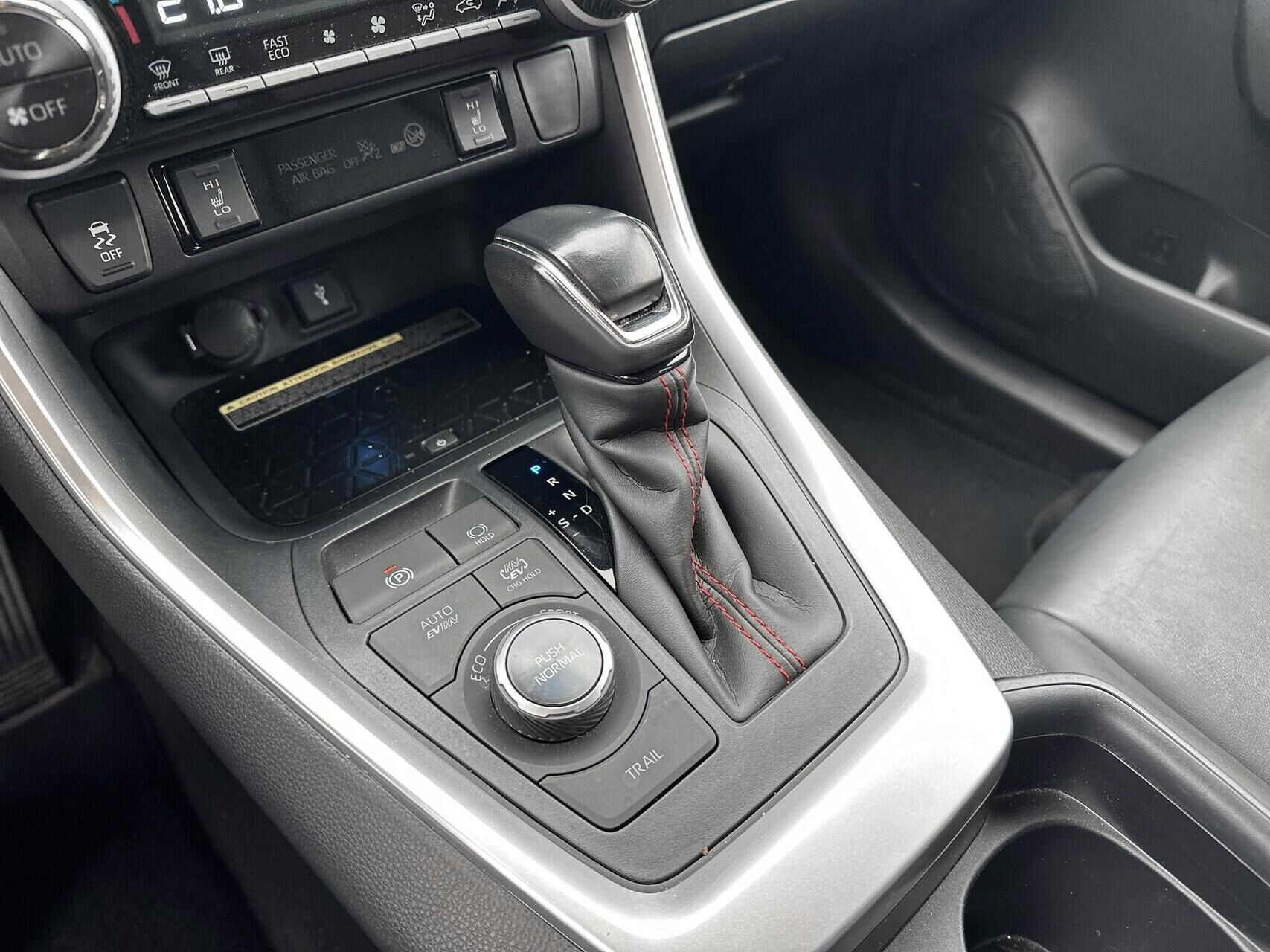 Hvid Toyota RAV4 Plug-in fra 2021