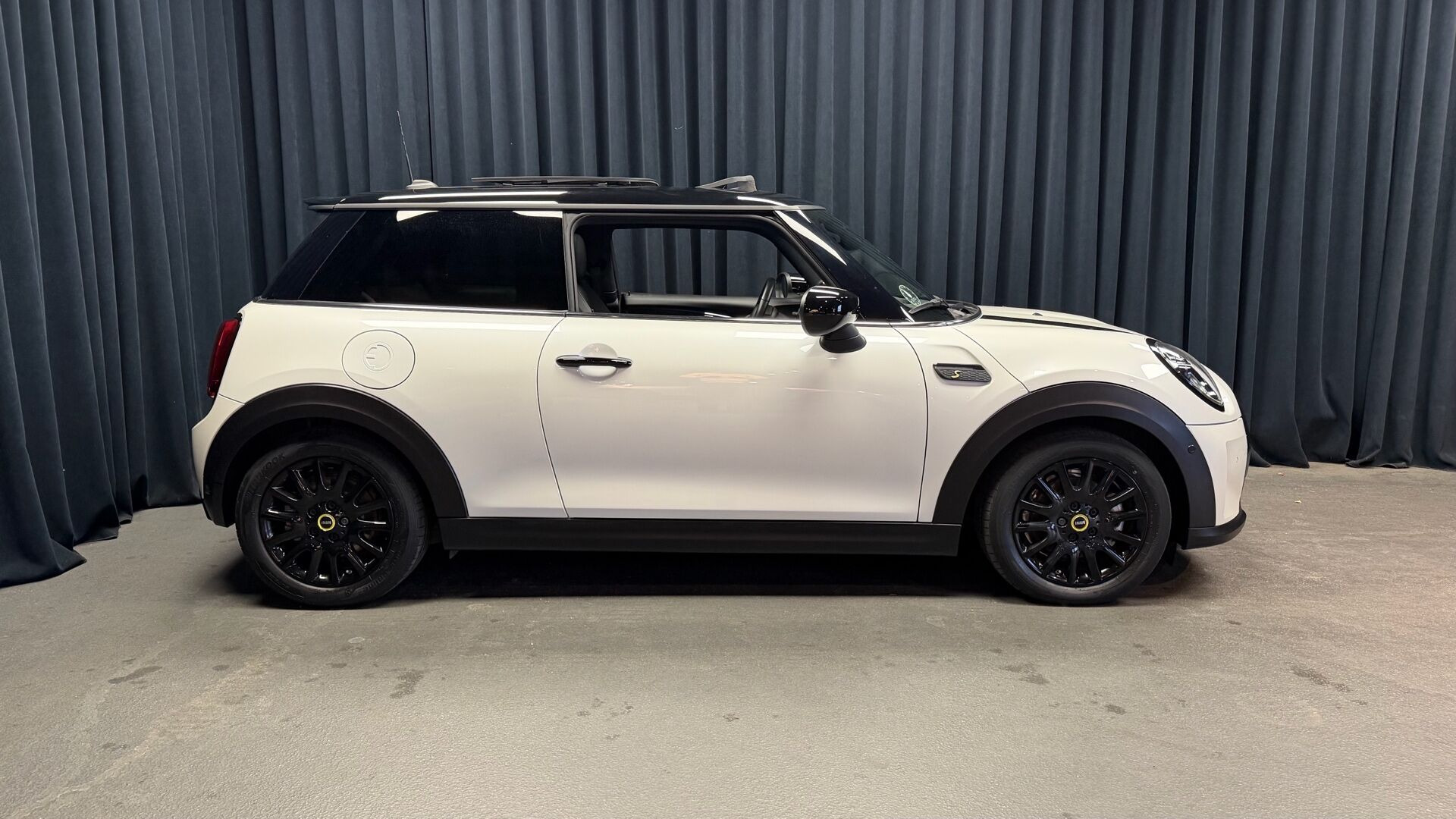 Hvid Mini Cooper fra 2023