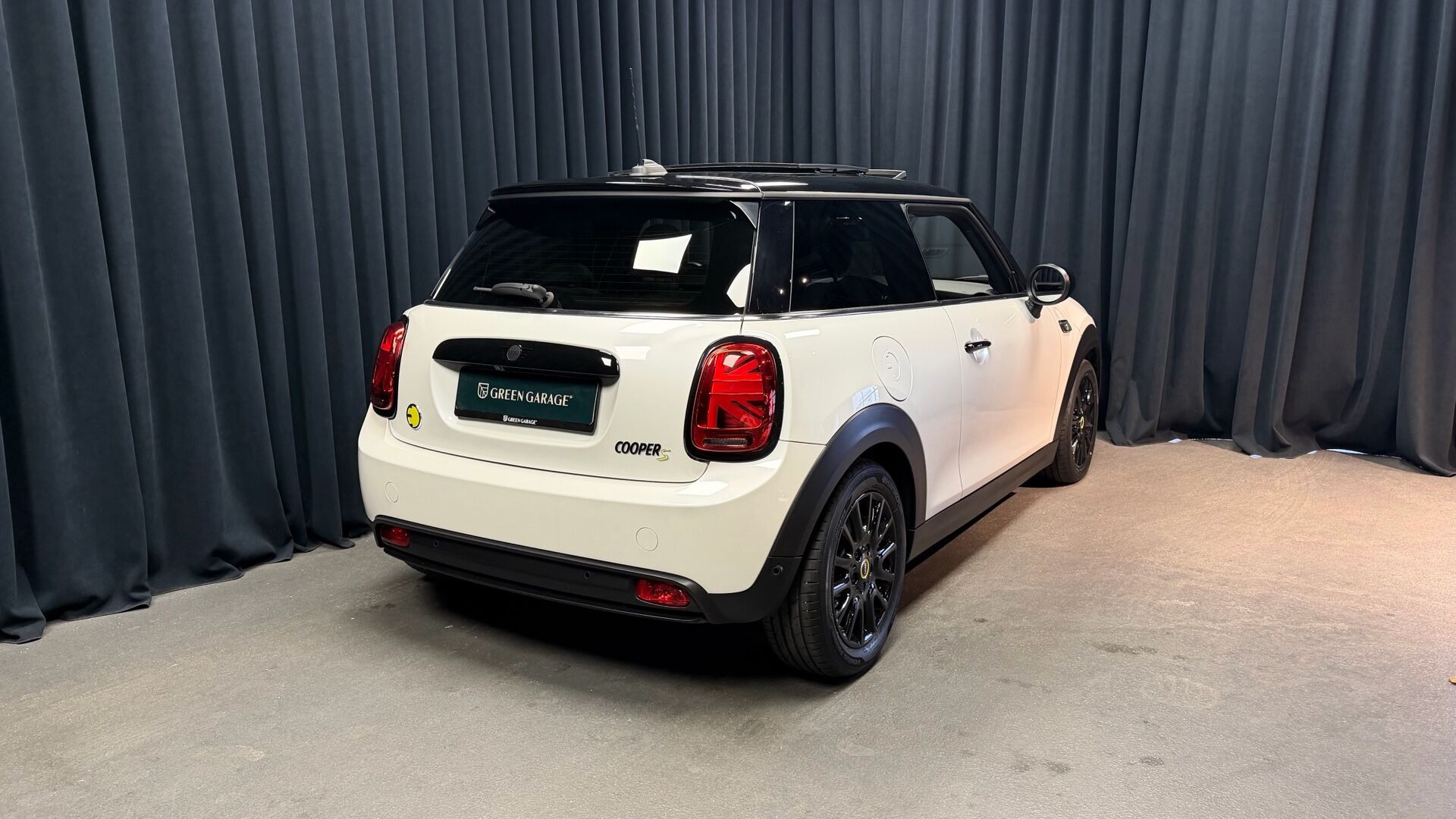 Hvid Mini Cooper fra 2023
