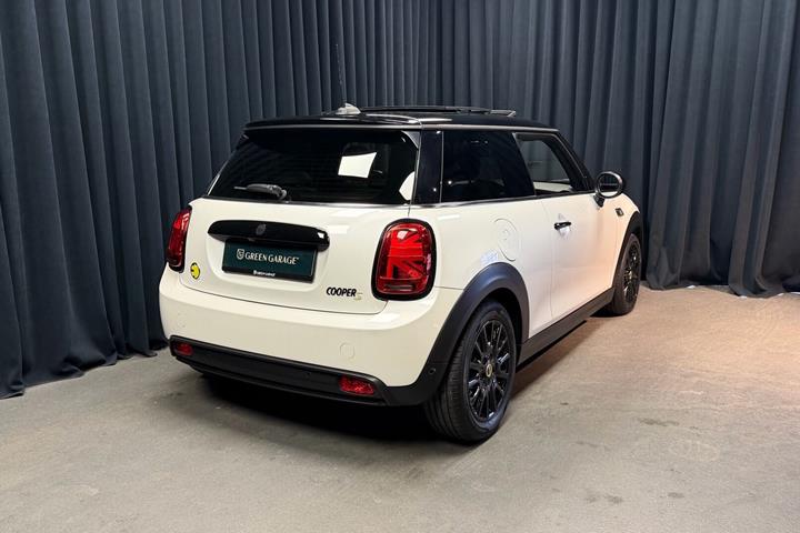 Hvid Mini Cooper fra 2023