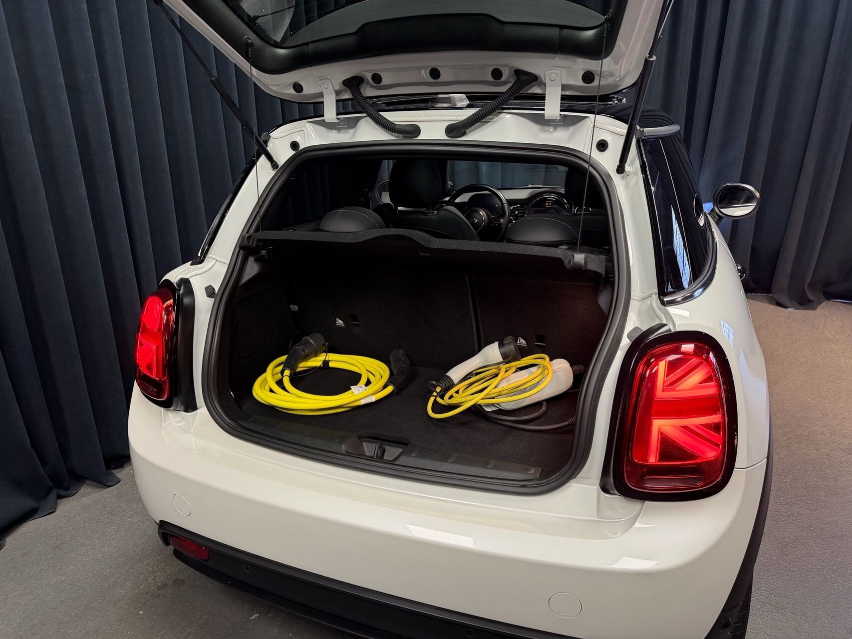 Hvid Mini Cooper fra 2023