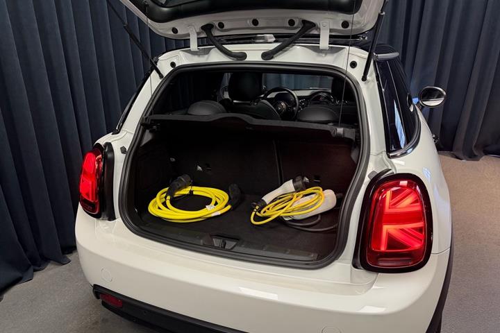 Hvid Mini Cooper fra 2023