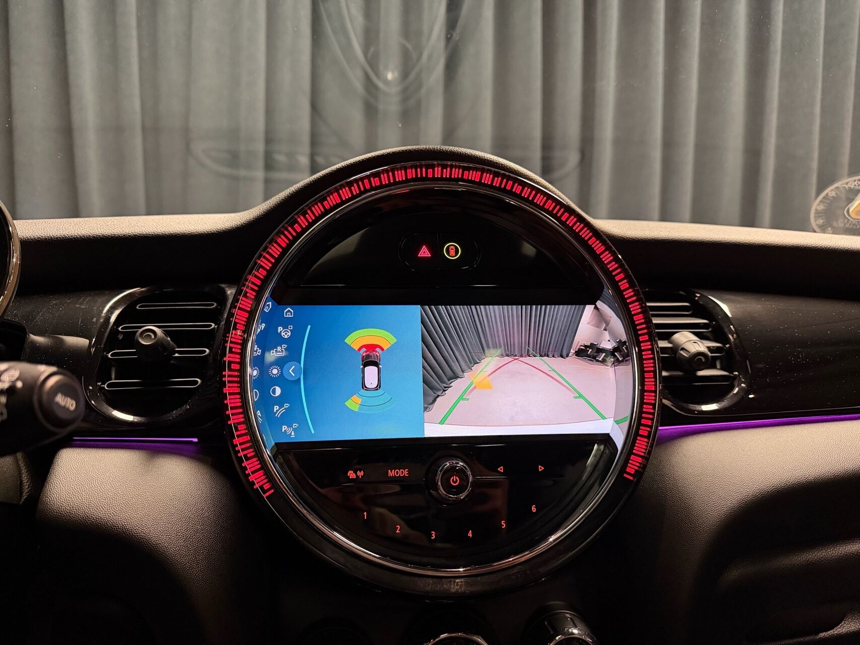 Hvid Mini Cooper fra 2023