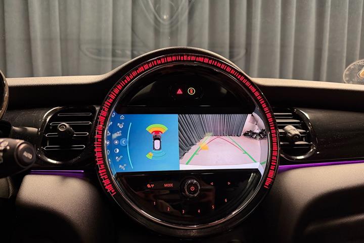 Hvid Mini Cooper fra 2023