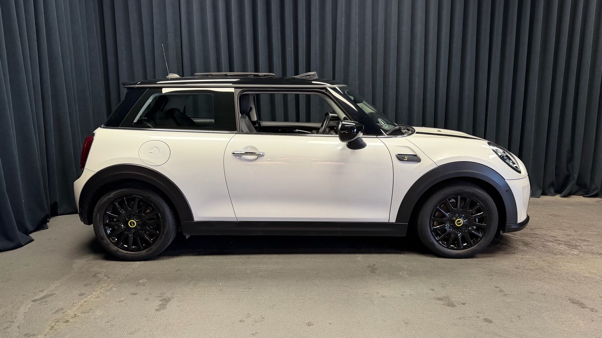 Hvid Mini Cooper fra 2023
