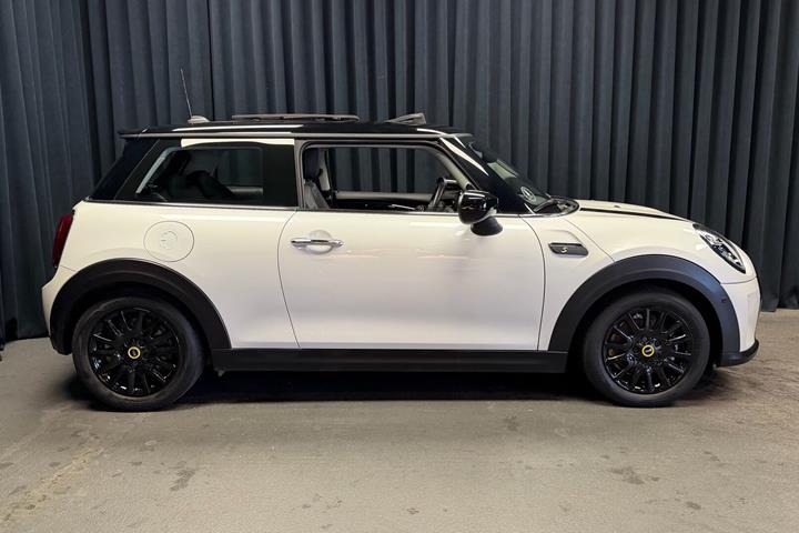 Hvid Mini Cooper fra 2023