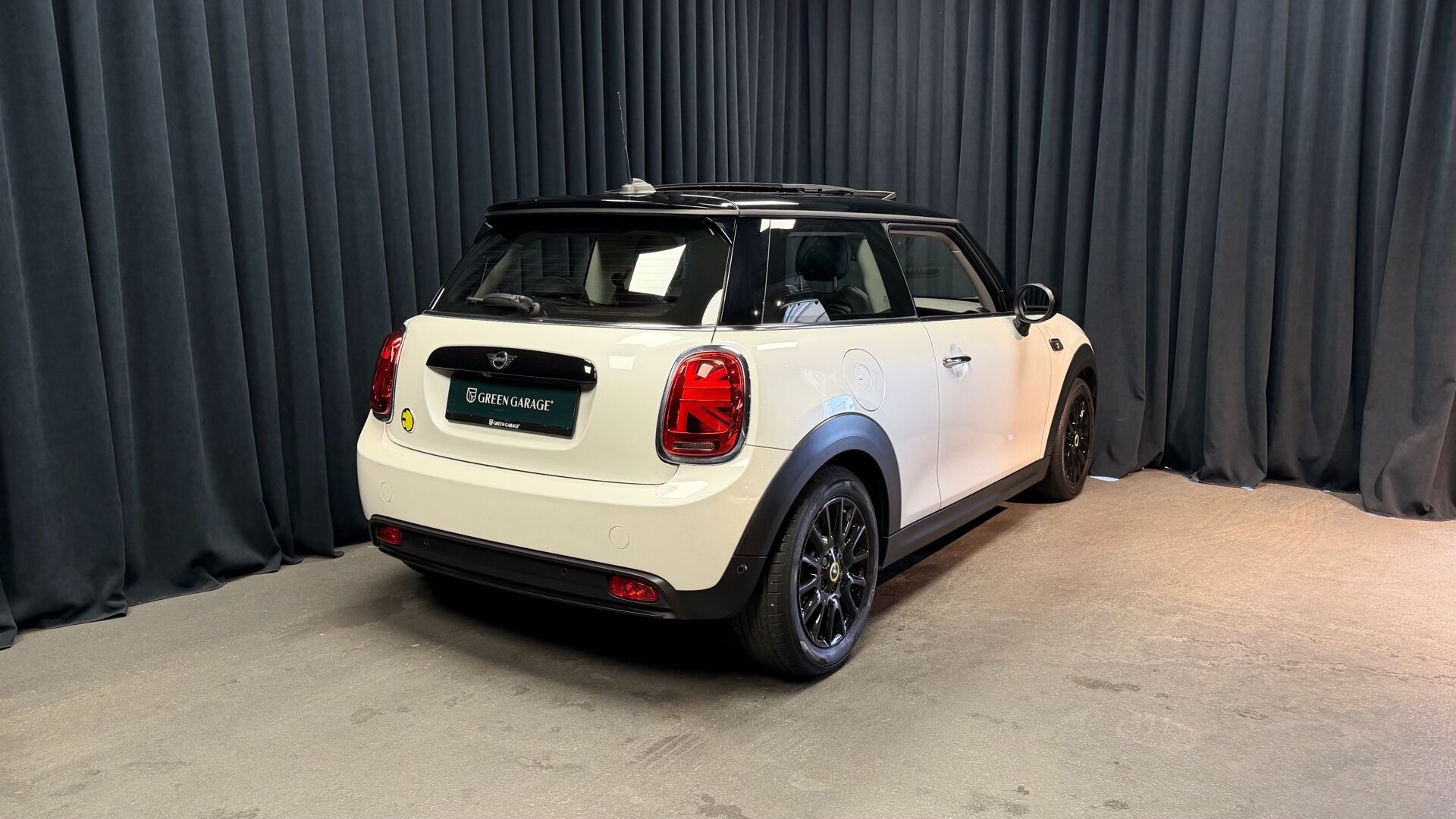 Hvid Mini Cooper fra 2023