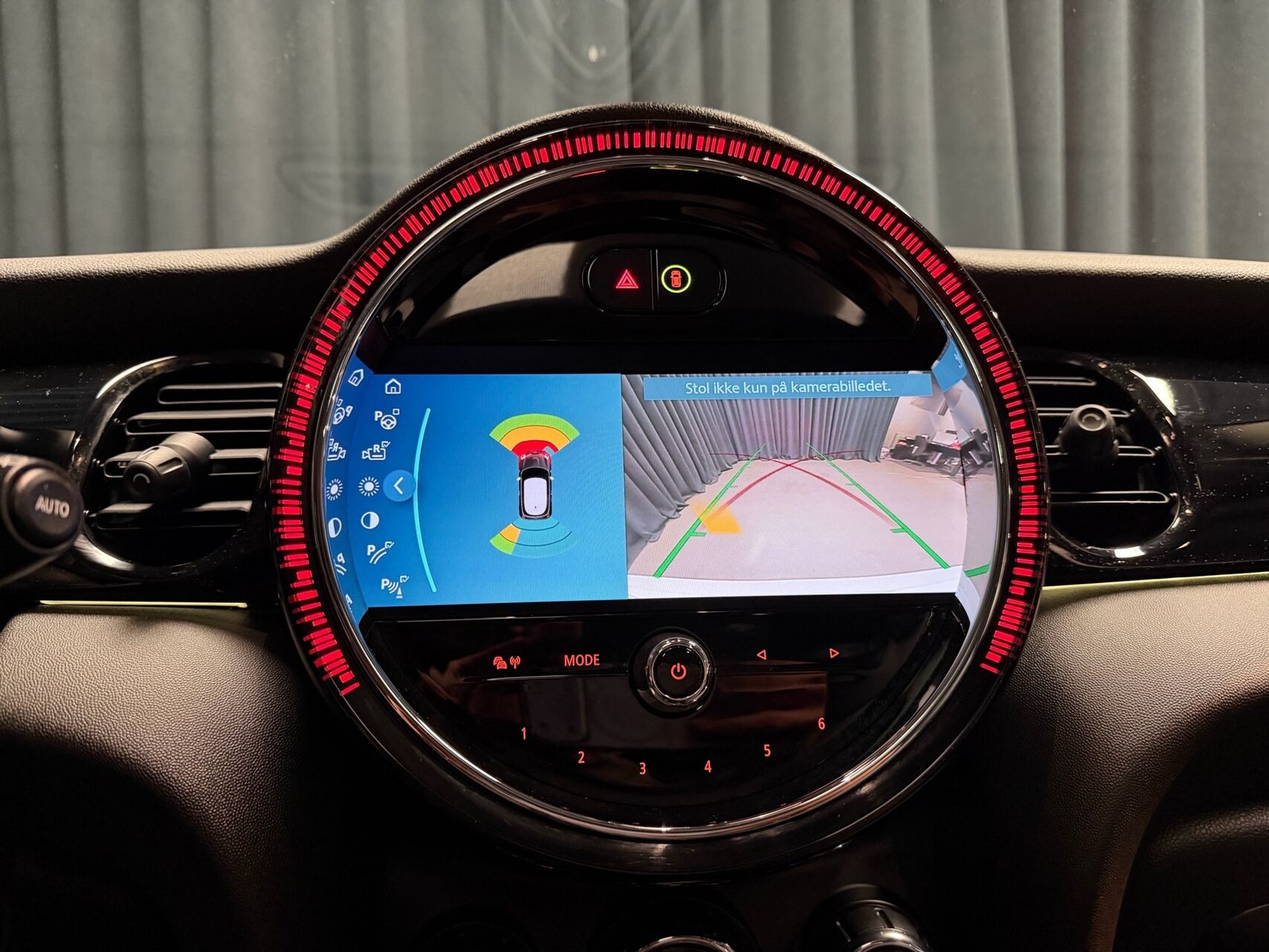 Hvid Mini Cooper fra 2023