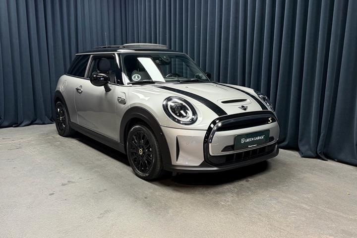 Sølv Mini Cooper fra 2023