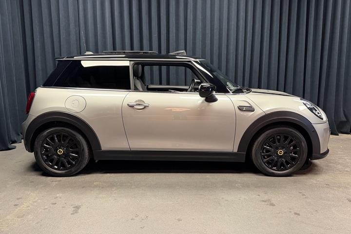 Sølv Mini Cooper fra 2023