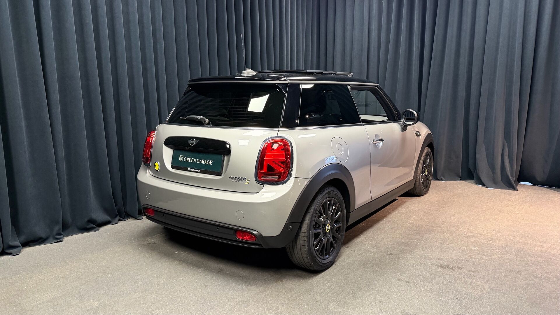 Sølv Mini Cooper fra 2023