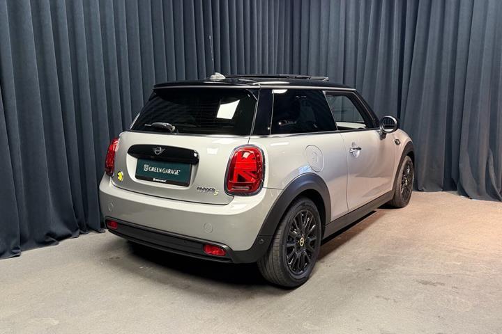 Sølv Mini Cooper fra 2023