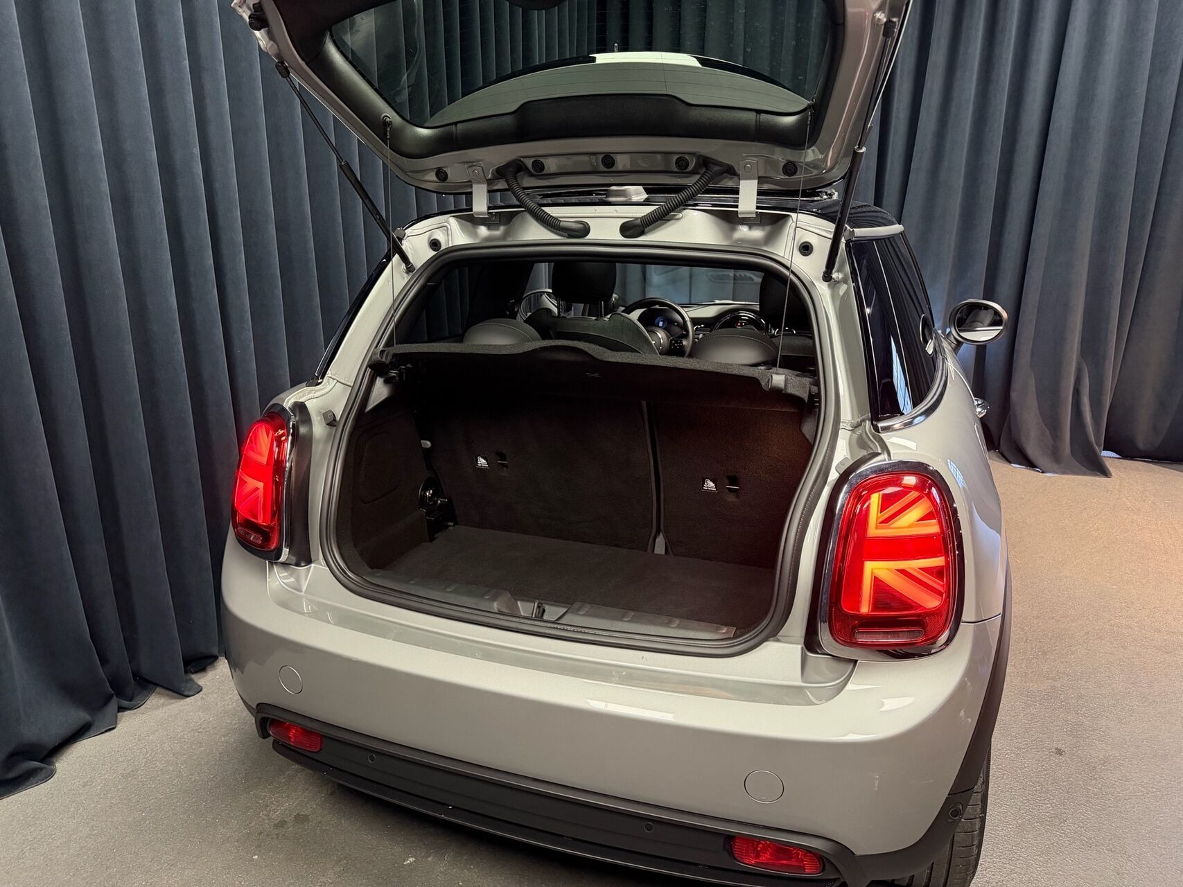 Sølv Mini Cooper fra 2023