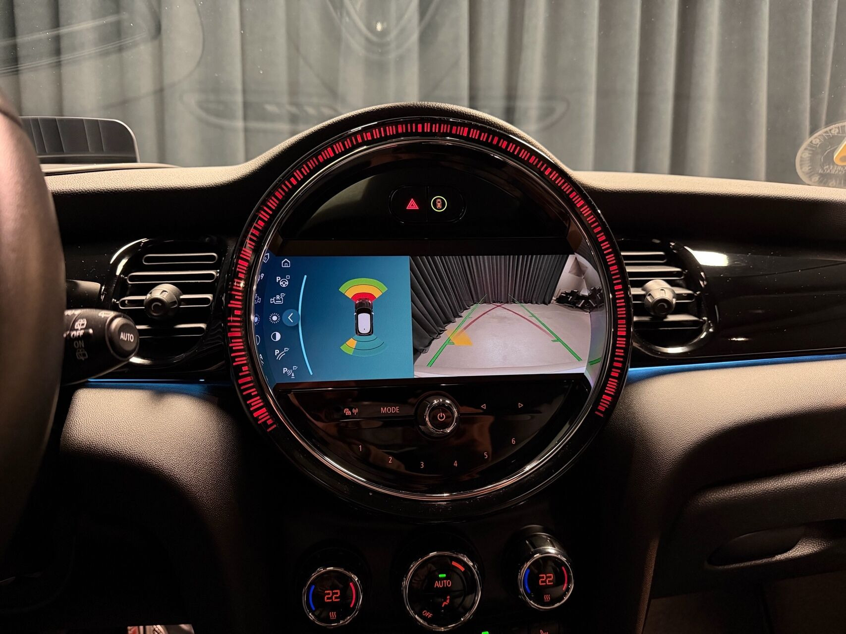 Sølv Mini Cooper fra 2023