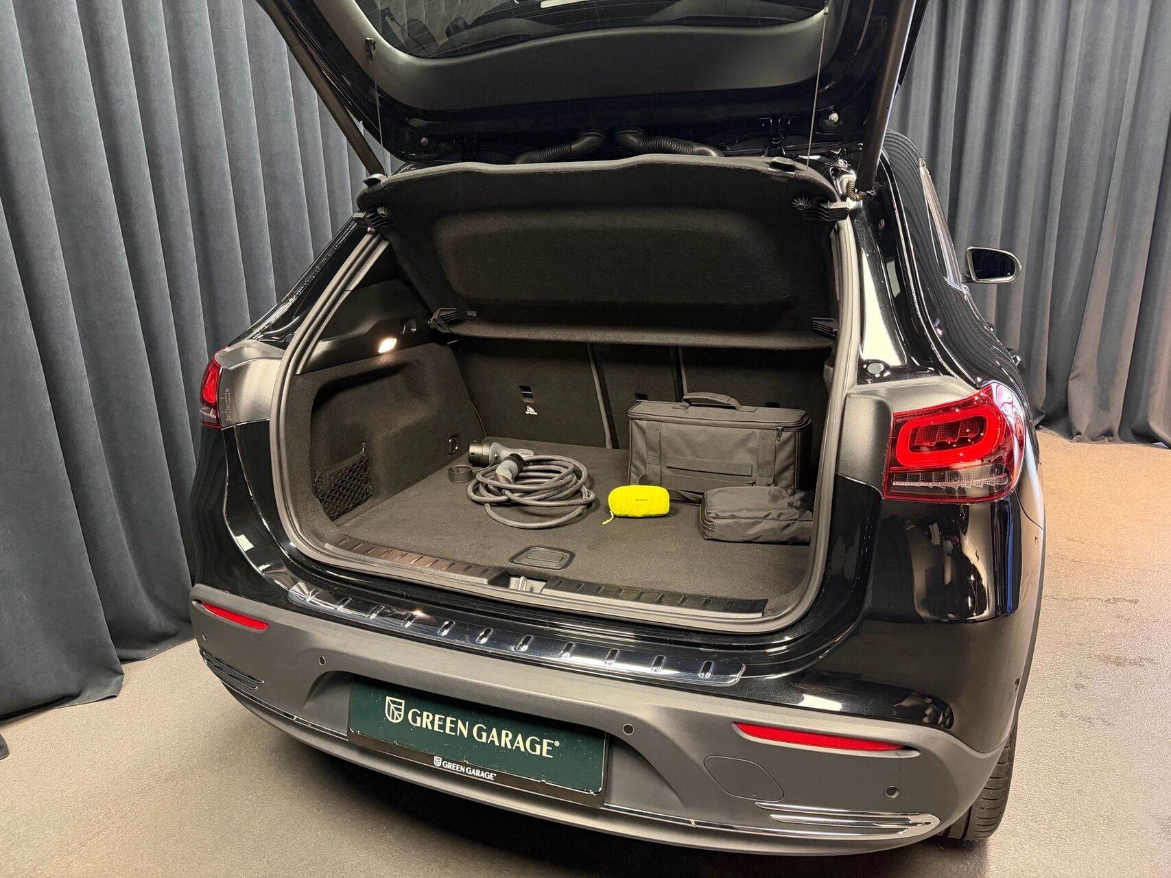 Sort Mercedes EQA250+ fra 2022