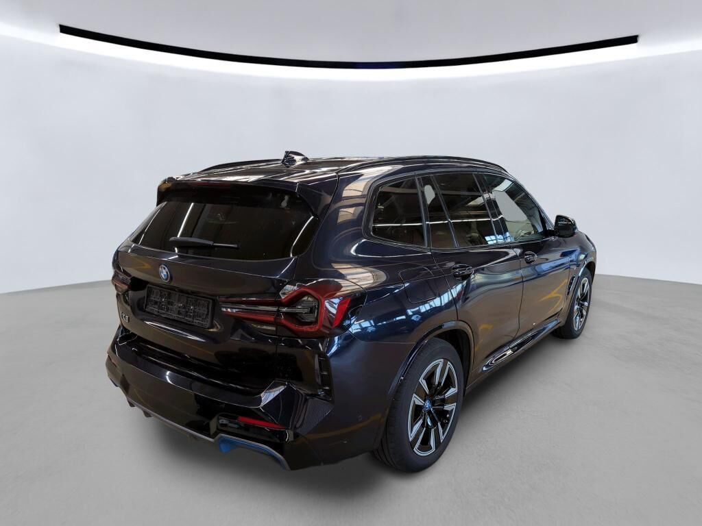 Blå BMW iX3 fra 2022