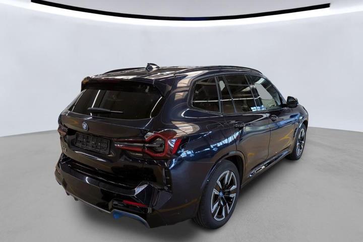 Blå BMW iX3 fra 2022