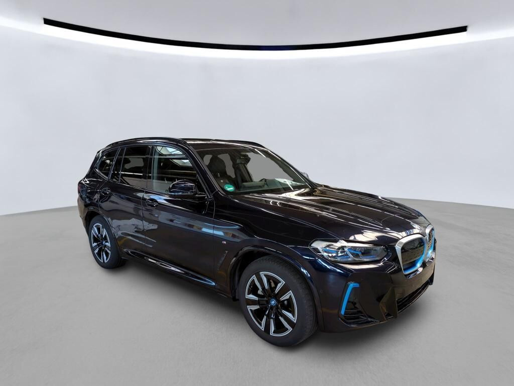 Blå BMW iX3 fra 2022