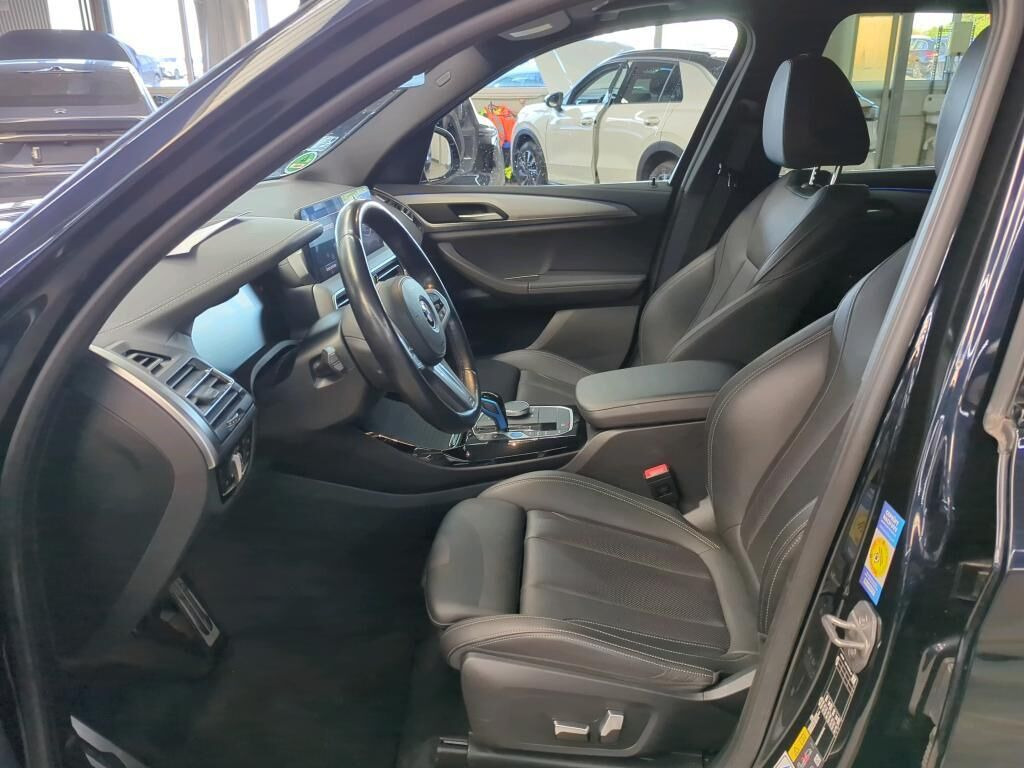 Blå BMW iX3 fra 2022