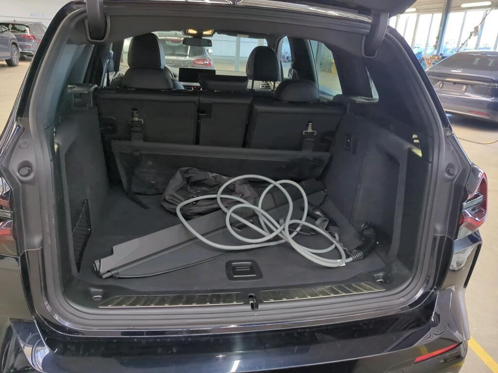 Blå BMW iX3 fra 2022